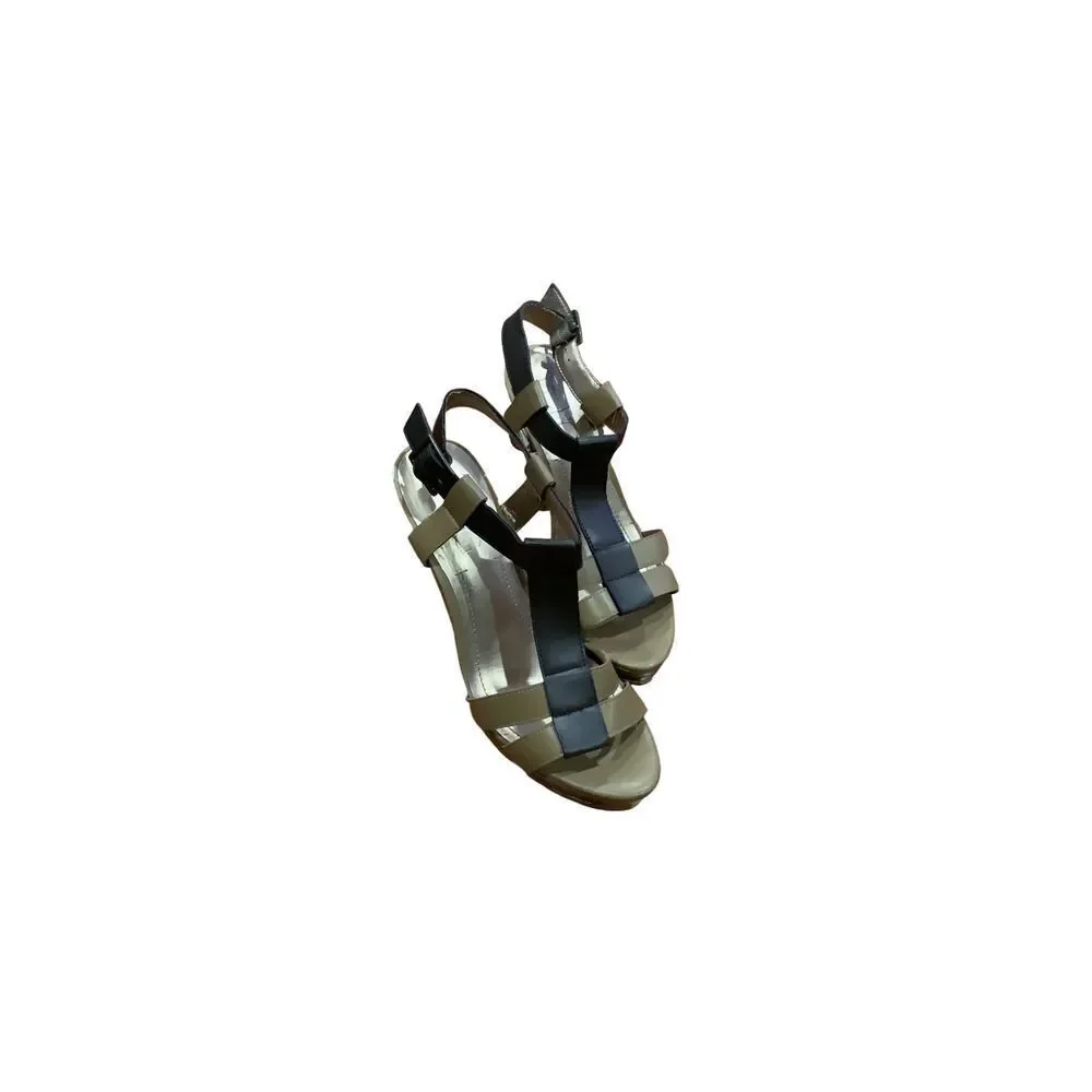 BCBG PARIS Women 8 High Heels Sandals Flat Brown Black Strappy